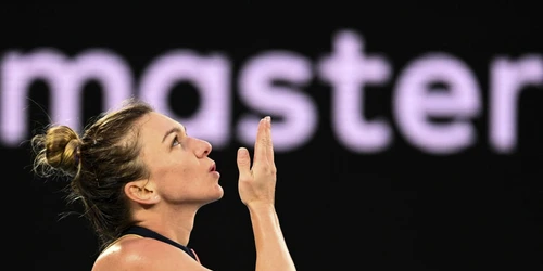 Meciul dintre Simona Halep si australianca Lizette Cabrera de la Australian Open a fost câştigat de româncă FOTO EPA-EFE / Dave Hunt