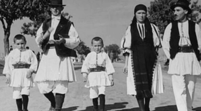 Sărbătorile pascale erau prilej de mare bucurie în satele românești acum un secol. Foto: Arhivă