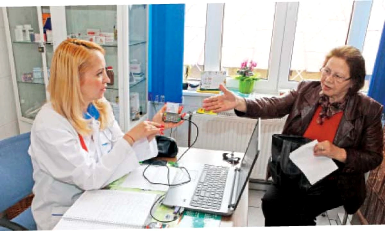 
    Specialiştii IT lucrează la remedierea defecţiuniiFoto Click!  