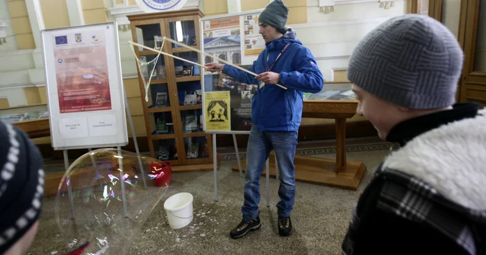 Experimente cu baloane de săpun