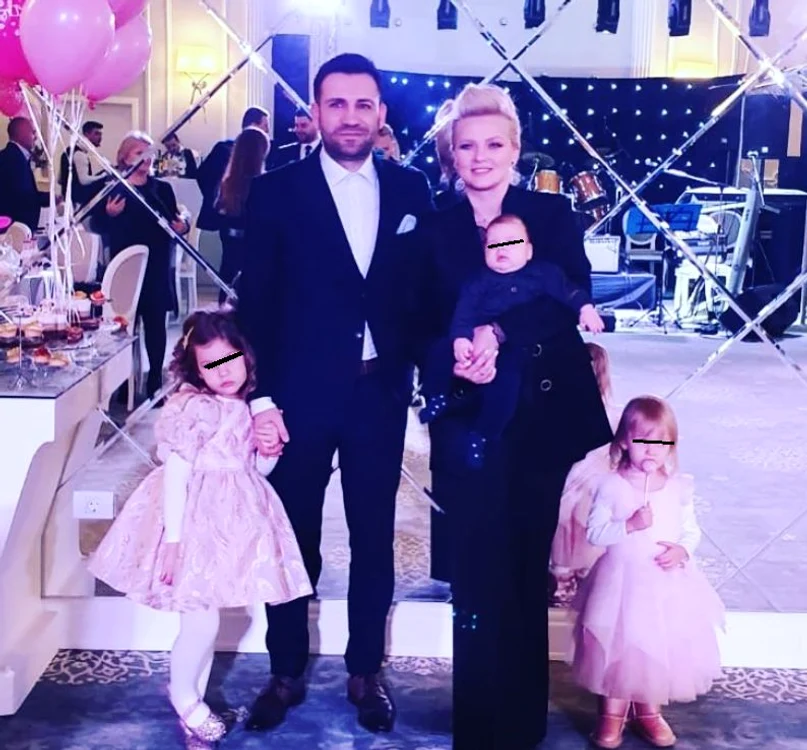 Cristina, soțul și cei trei copii ai lor au participat recent la un botez