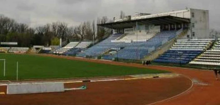 Pista de atletism a stadionului va fi înlocuită 