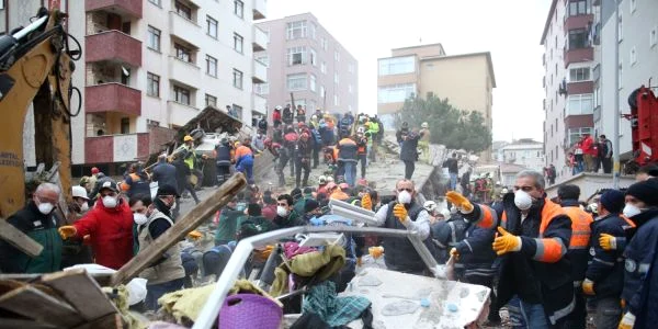 Cladire prabusita Istanbul FOTO EPA-EFE