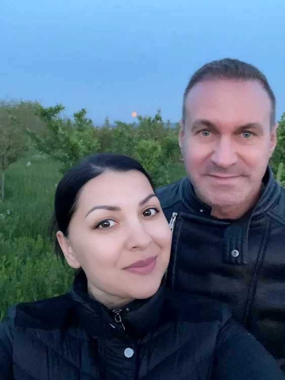 Alin a reușit să depășească alcoolismul cu ajutorul soției sale / foto: arhivă personală