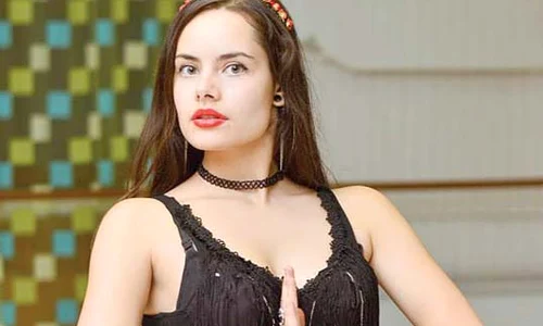 Bianca Coştiug, 17 ani, Suceava  Dansează belly dance tribal, adică îşi mişcă  şoldurile în ritmuri  îndrăcite şi ne  hipnotizează  cu privirea jpeg