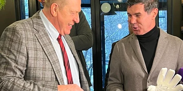   Mihai Leu a împlinit ieri 56 de ani și a avut parte de o petrecere surpriză!