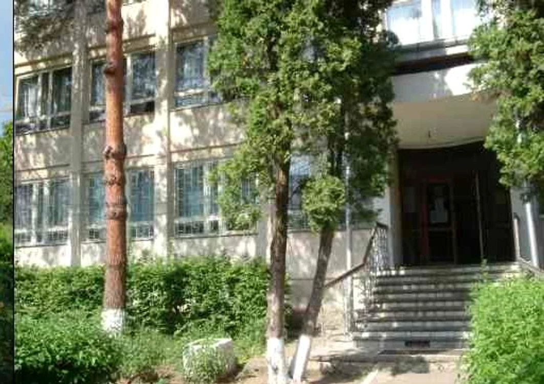 
    La Colegiul Tehnic de Industrie Alimentară Suceava, unul dintre cadrele didactice infectate este directorul școliifoto: ctiasv.ro  