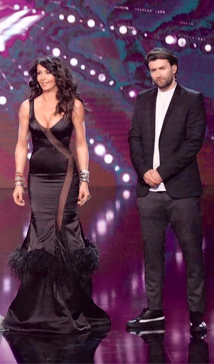 Nici aici, jurata de la PRO TV pare să nu fi purtat lenjerie intimă