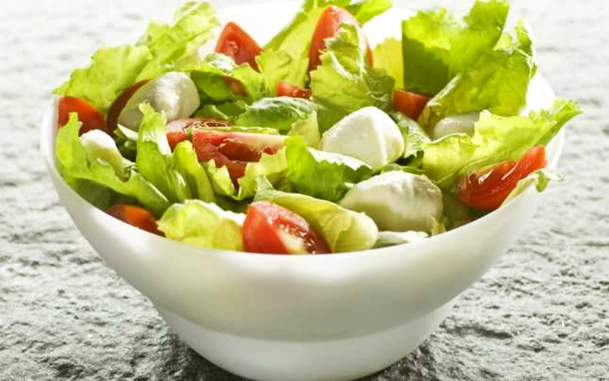 Salata verde, sursă bogată de vitamine FOTO Adevărul