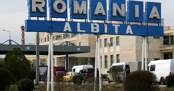 Vameşii de la Albiţa fac controale amănunţite tuturor vehiculelor care intră în ţară. FOTO Arhiva Adevărul