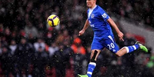 Piennar a fost transferat de Everton în vara lui 2007 de la Borussia Dortmund, pentru 2,8 milioane de euro