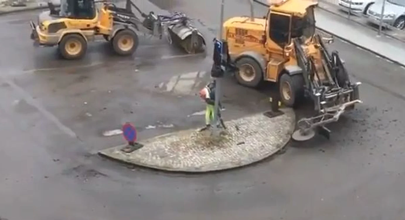 
    Utilajele folosite pentru curățarea străzilor în SuediaFoto: Captură Youtube   
