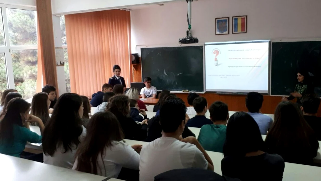 Elevii, la întâlnirea cu oamenii legii FOTO Arhivă Adevărul
