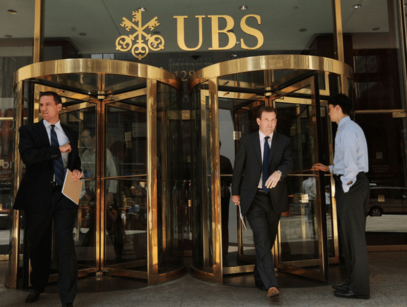 UBS devine o bancă-mamut după preluarea Credit Suisse. Apar grupuri bancare „Too Big To Fail” și în Europa? 