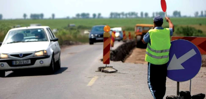 Timişoara: Anchetă în cazul muncitorului care a murit presat în asfalt de un tăvălug de cinci tone