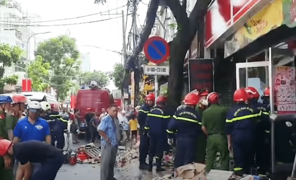 O fată de 15 ani din Vietnam a murit în urma prăbușirii unui magazin alimentar VIDEO