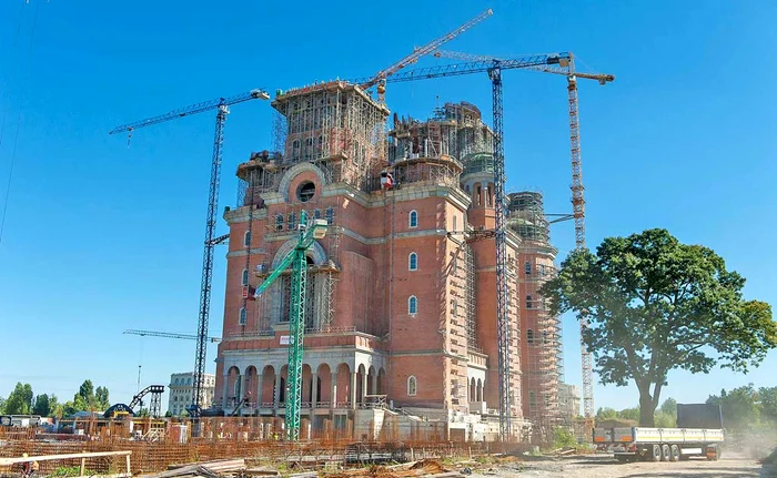 
    Turlele se vor sprijini pe schelet metalic  