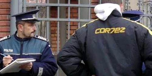 Poliţiştii i-au reţinut pe cei doi atacatori