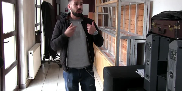 Recuziterul care l-a resuscitat pe Busu arată locul unde s-a prăbuşit actorul