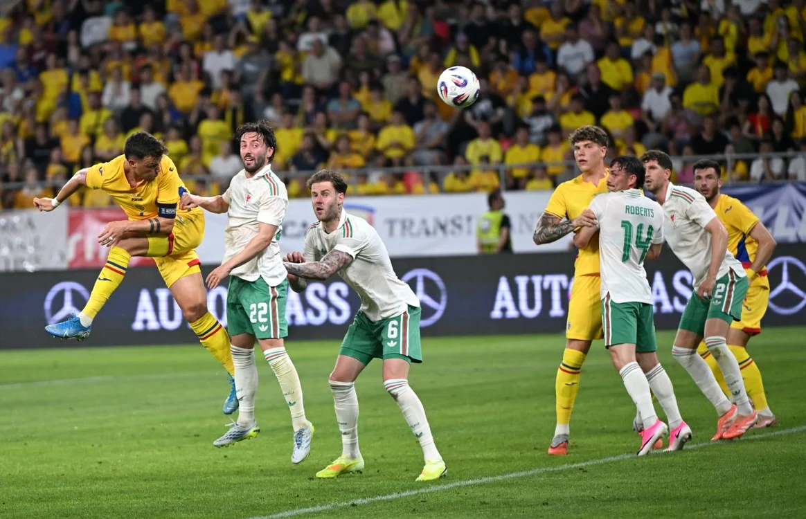 Prin această lovitură de cap a adus Rus victoria României (FOTO: Sportpictures)
