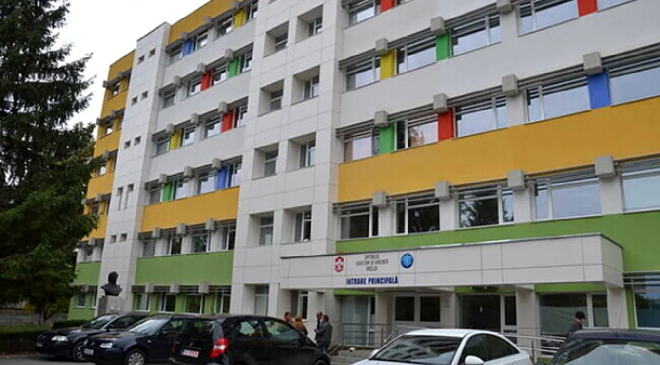 
    Pensionarul s-a aruncat de la etajul trei al Spitalului de Urgență VasluiFoto: captură stirileprotv.ro  