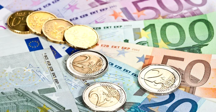 Monede și bancnote de diferite valute