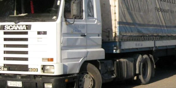 Tir-ul cu probleme a fost oprit de vameşi