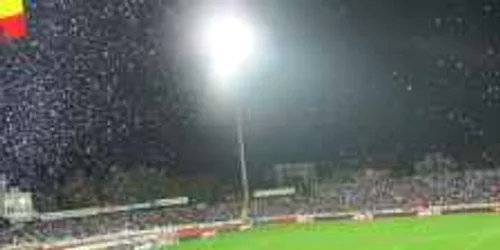 Peste 10.000 de suporteri au umplut tribunele Stadionului Municipal