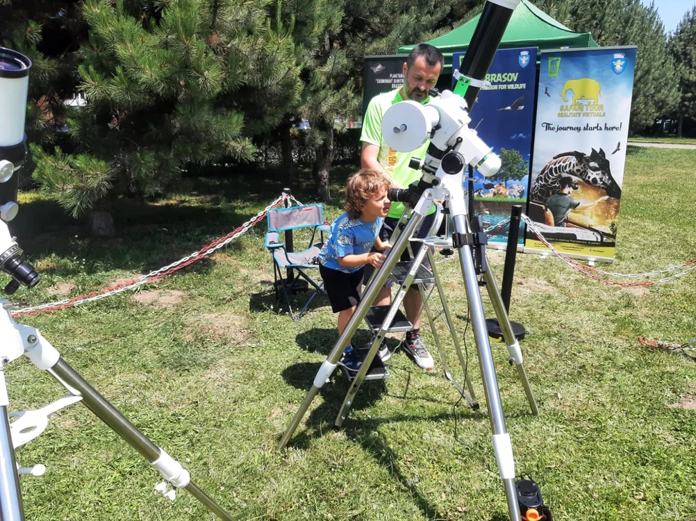 Copiii braşoveni s-au uitat la Soare prin telescop FOTO Ioan Buciumar