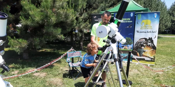 Copiii braşoveni s-au uitat la Soare prin telescop FOTO Ioan Buciumar
