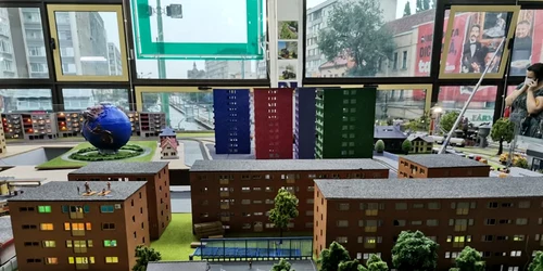 Spectacolul trenuleţelor electrice din Gara de Nord din Timişoara FOTO Ş.Both