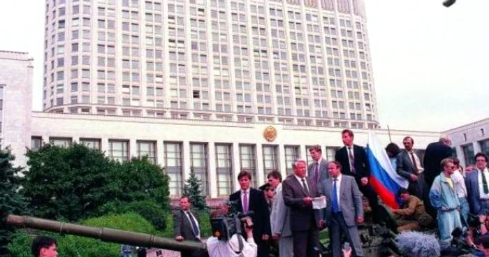 Boris Eltin (centru) in august 1991