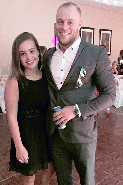 Josh a luat din greșeală pașaportul iubitei sale