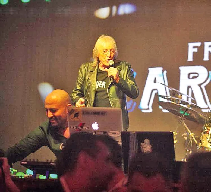 Șlagărele lui Mihai Constantinescu au întreținut petrecerea din noaptea de Revelion