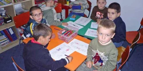 28 de copii de la grădiniţa din Gura Şuţii, Dâmboviţa, au acum un calculator