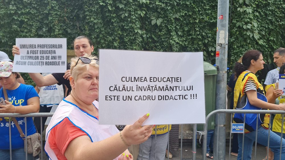 Protest în Educație. Sindicatele pichetează din nou Ministerul Învățământului