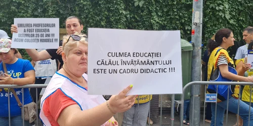 Protest sindicalisti educatie 12 aug 2025 Foto FSI spiru haret jpg