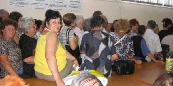 Craiova: Coadă până la refuz la Casa de Pensii Dolj