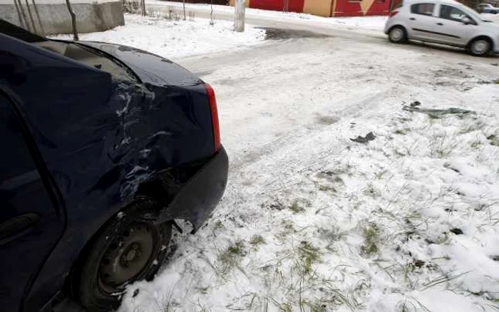 Maşina Poliţiei de Frontieră a fost serios şifonată