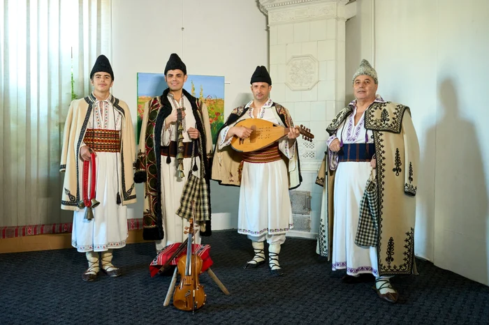 Rapsozii de pe Valea Dunării au cântat în acest an și colinde vechi FOTO: arhiva personală