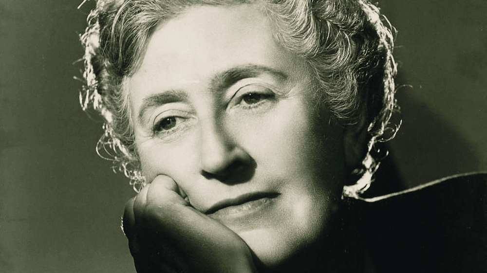 Lucruri mai puțin știute despre „Regina crimei”. Unde a învățat Agatha Christie despre otravă și cum a dispărut misterios 