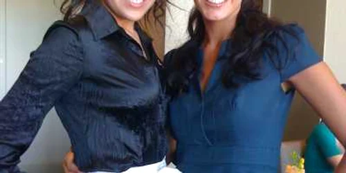 Loredana Salanţă (foto stânga) alături de câştigătoarea Miss World 2009