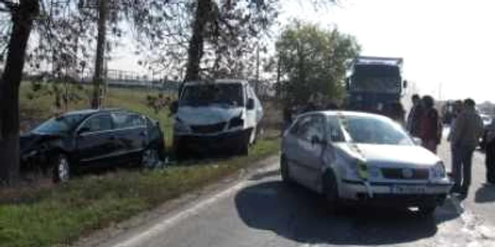 Timişoara: Un TIR cu numere de Bulgaria plin cu alcool a „măturat” cinci maşini la Orţişoara (GALERIE FOTO)