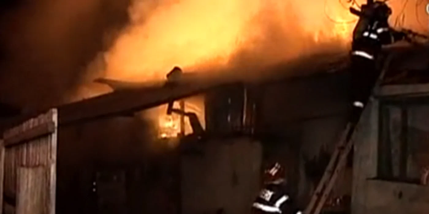 Incendiul a mistuit două case chiar în Ajunul Crăciunului