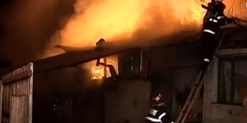 Incendiul a mistuit două case chiar în Ajunul Crăciunului