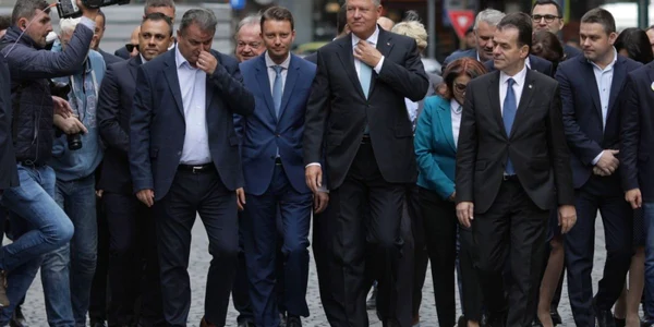 Klaus Iohannis depunere semnaturi BEC.FOTO Inquam Photos/Octav Ganea