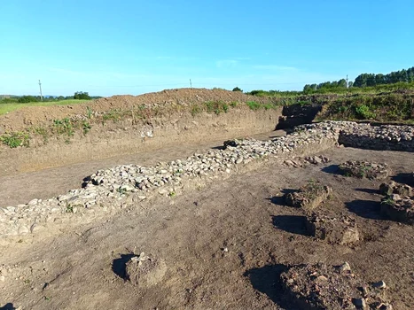 O nouă descoperire arheologică în Castrul roman de la Răcari (© Facebook / Cosmin Vasile)