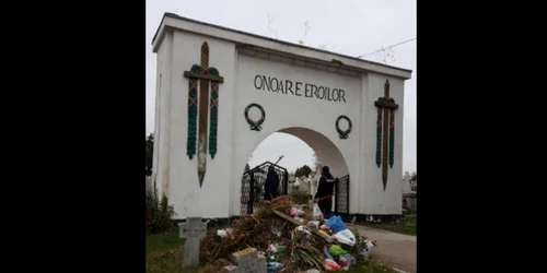 cimitir eroi ploiesti foto remus macovei