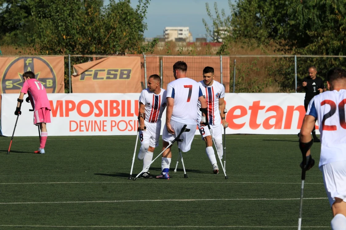 Jucătorii FCSB se bucură pentru golul marcat scoțienilor