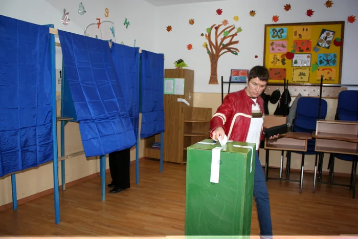 Constănţenii au fost chemaţi duminică la vot